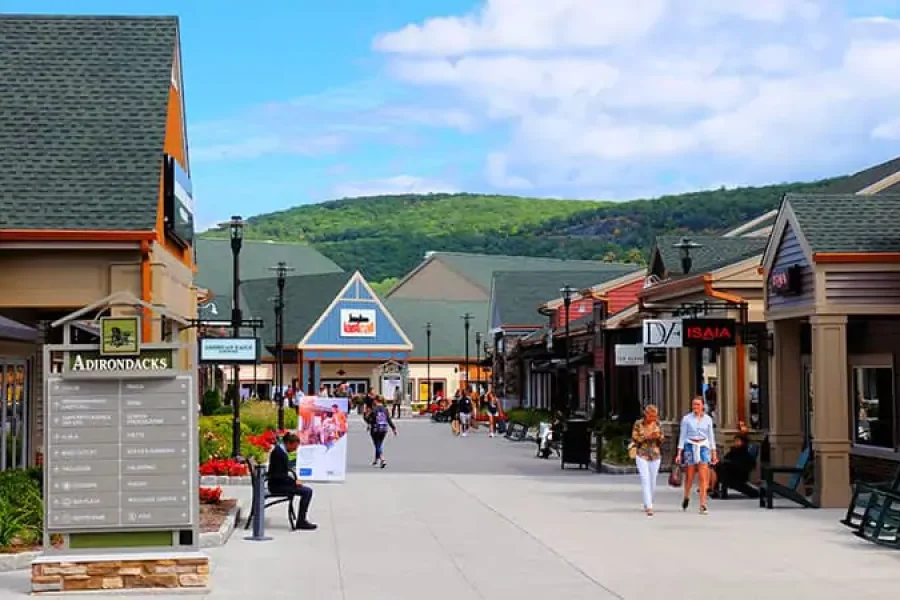 뉴욕 쇼핑의 명소 우드버리 아울렛 왕복 투어 (Woodbury Common Premium Outlets)